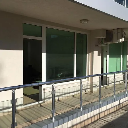 Evia In Silver Beach شقة بايالا